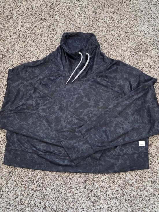 Vuori Tops - Vuori Halo Cropped Funnel Neck Womens Sm Sweatshirt Dark Gray Camo Sustainable